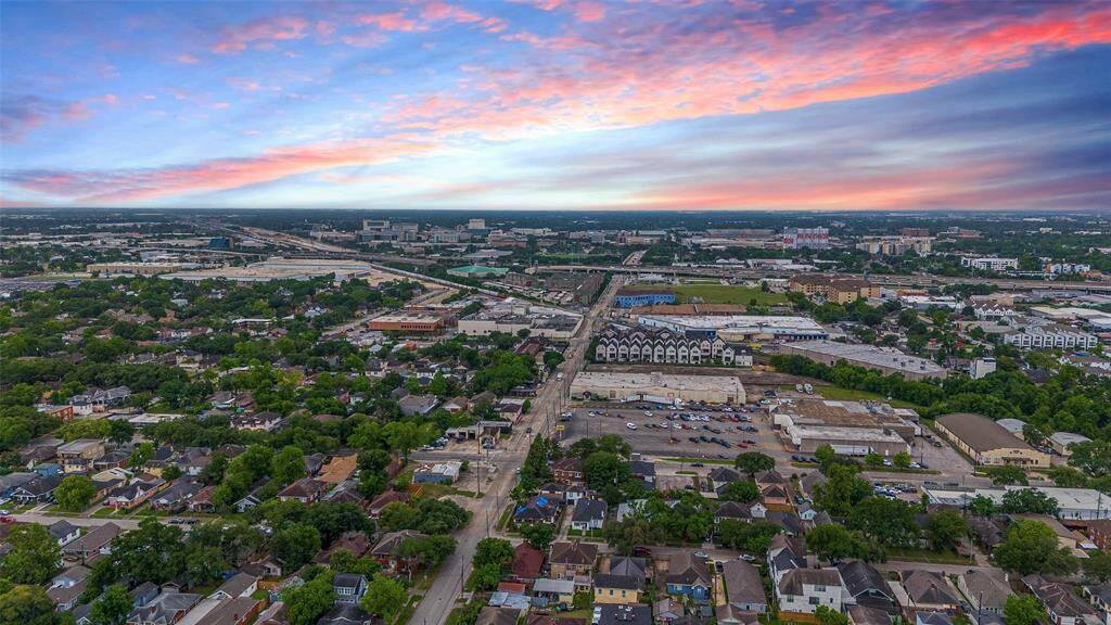 Are you ready to live in East Downtown?! Make the move!