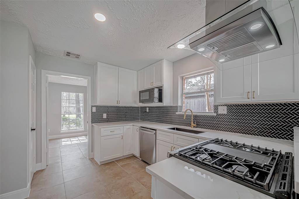 The kitchen is perfectly situated between the breakfast area and formal dining room.