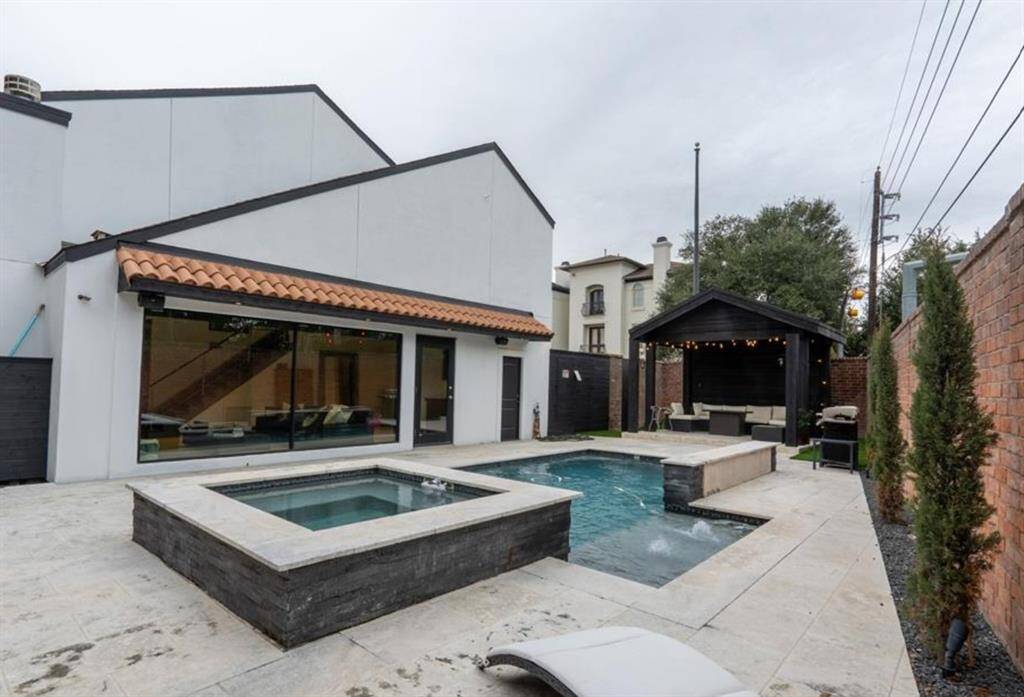 Pool & Spa