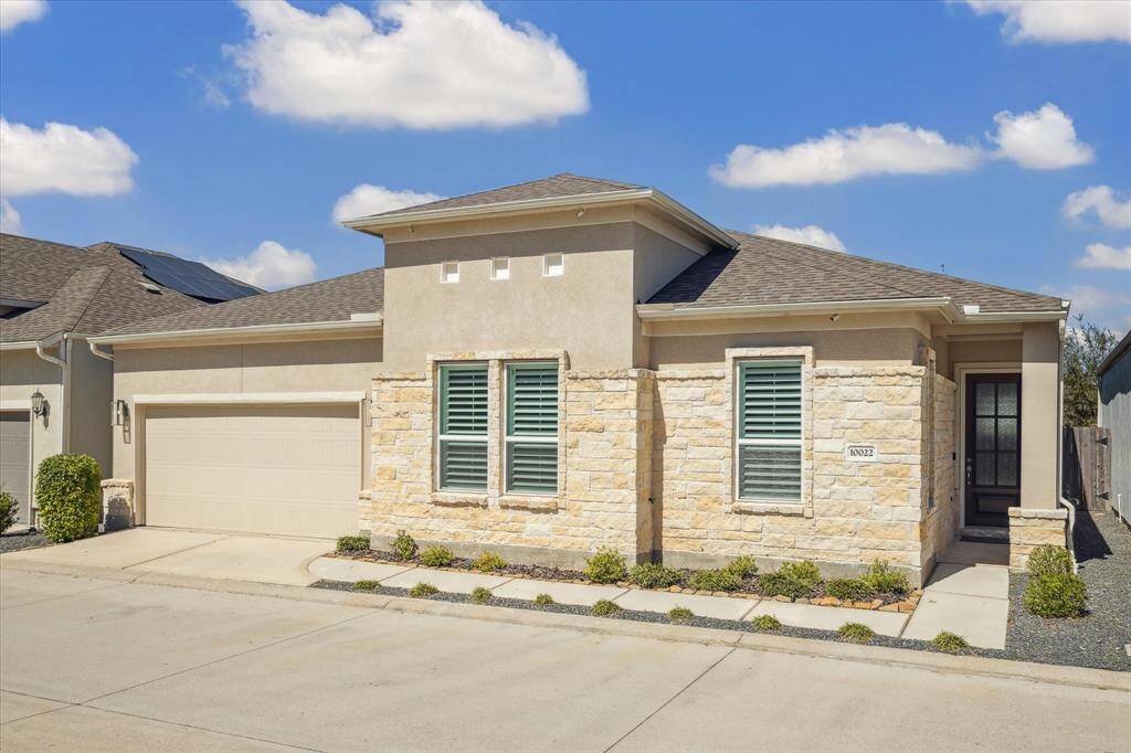 Beautiful front elevation with partial stone.
