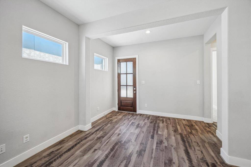 Large entry foyer with freshly refinished 8 ft mahogany front door with flemished glass.