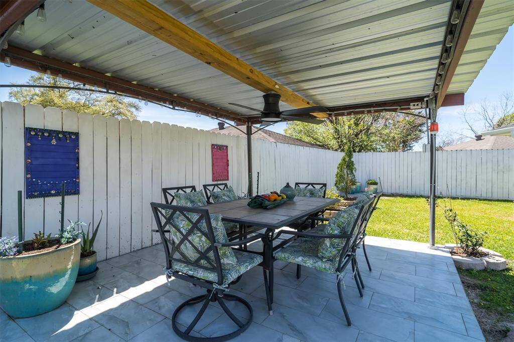 Covered patio w metal roof & electric