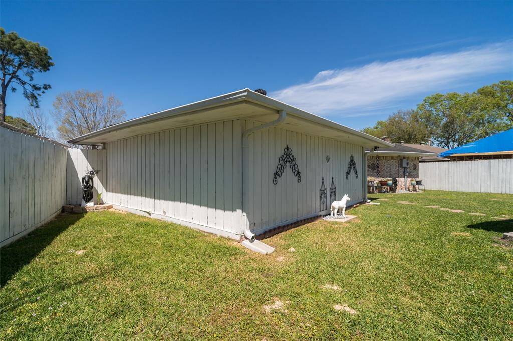 Detached Garage