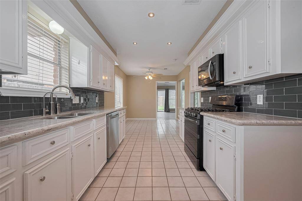 This home is ready to move in!