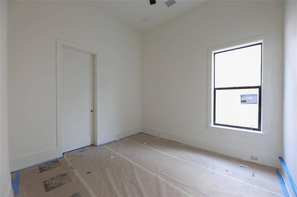 Secondary bedroom located on the 1st floor w/ full en-suite bath