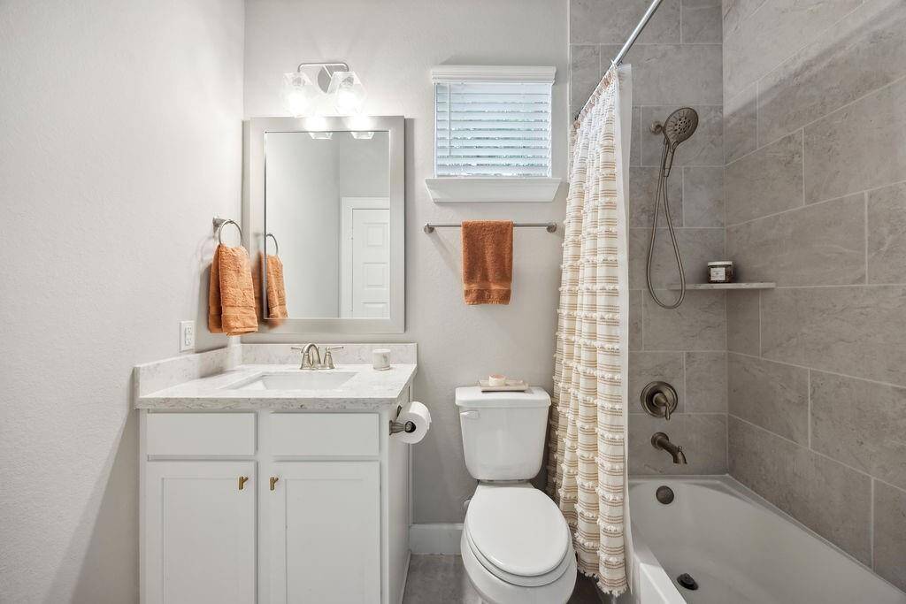 Downstairs full bathroom