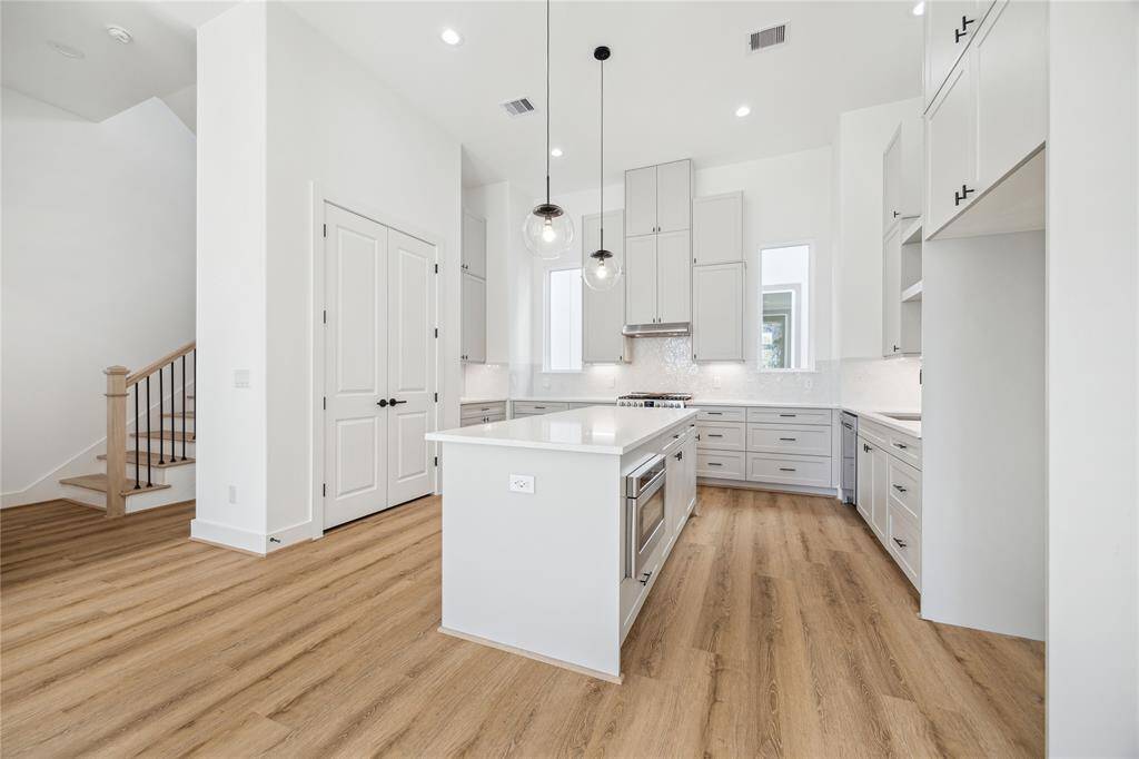 Ample kitchen great for hosting!