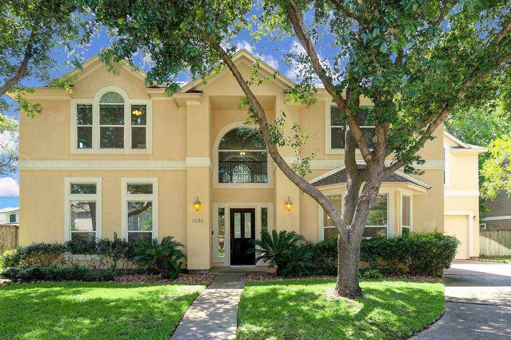 Nice quiet custom stucco home with two large mature Live Oak trees in front yard. These trees offer cool shade all year round. Attached garage with long driveway for extra car parking. A home with a lot of privacy. end of Cul-De-sac private street.