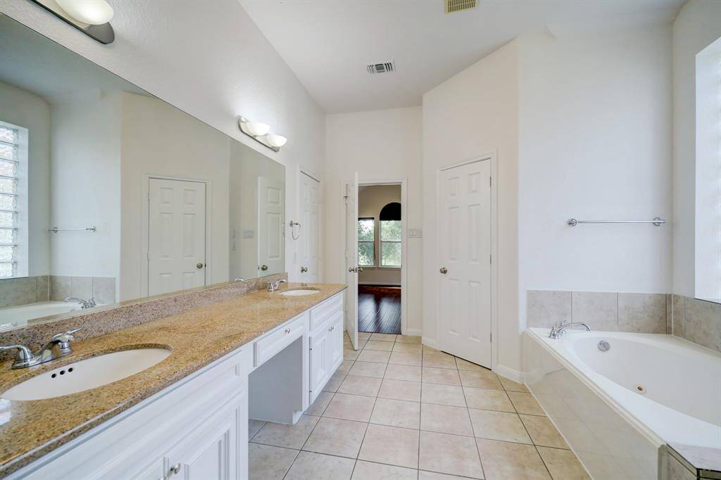 Upstairs Master ( 2nd master) Bath with large vanity double sinks, over sized oval tub, large linen closet and large walk-in closet