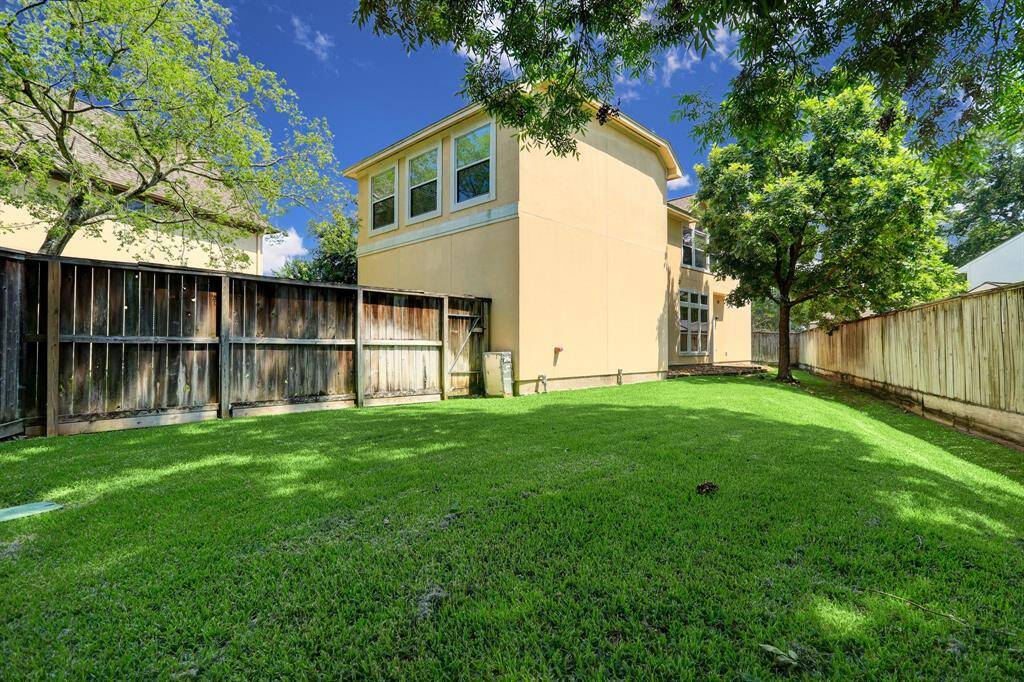 Fully fenced Backyard with dog run