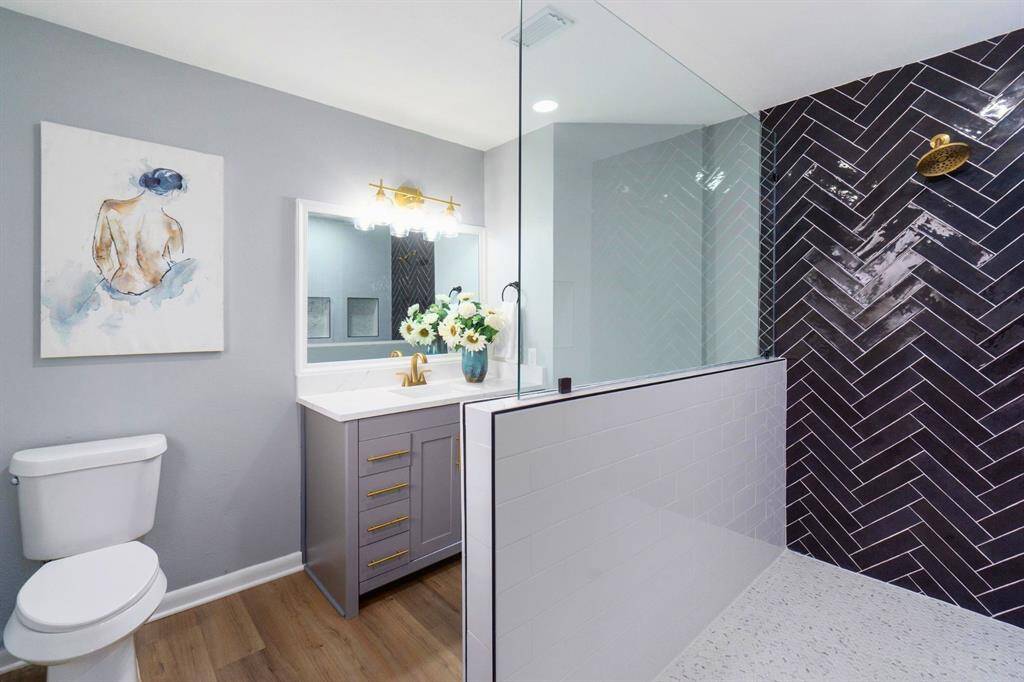 Custom bathroom with beautiful finishes
