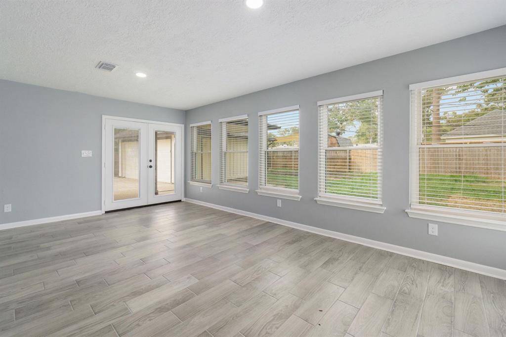 Beautiful sunroom to enjoy with guests
