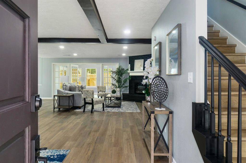 Bright entryway welcomes you to 1119 Woodland
