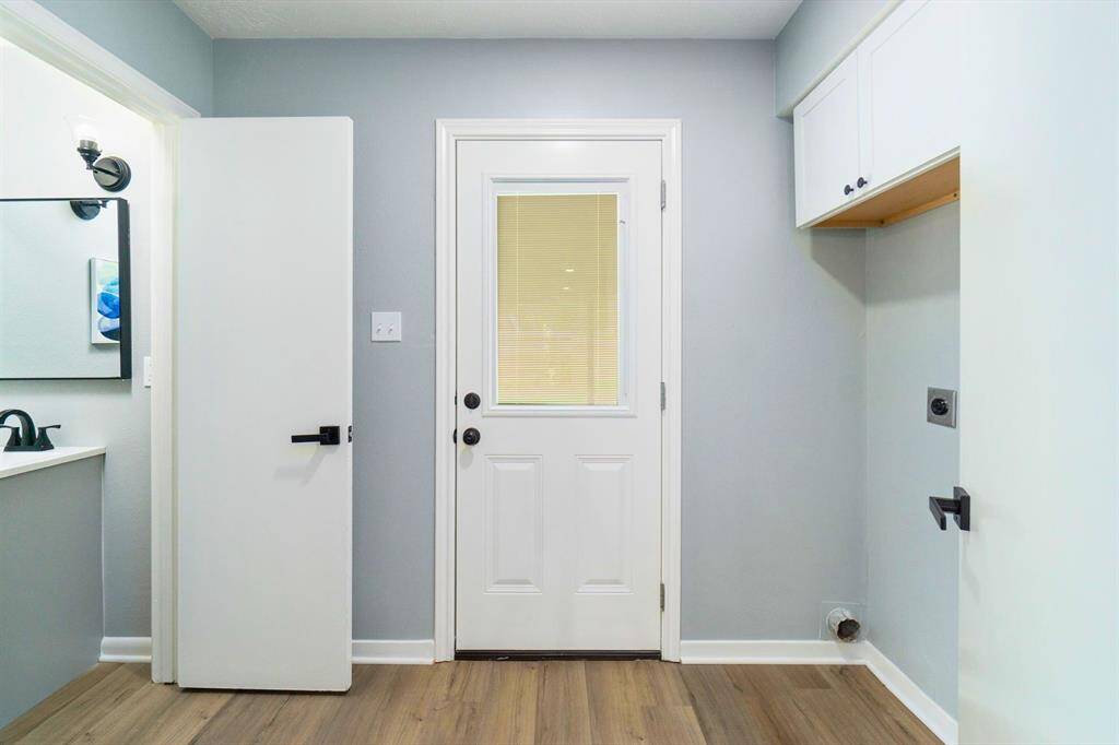 Spacious laundry room