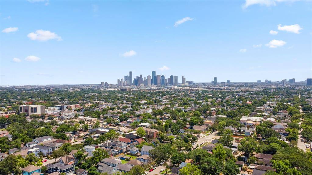 Located within the Houston Heights Historic District, this exquisite property is surrounded by legendary Heights restaurants, shopping, fantastic parks, and top-rated schools, including Harvard Elementary and Hogg Middle.