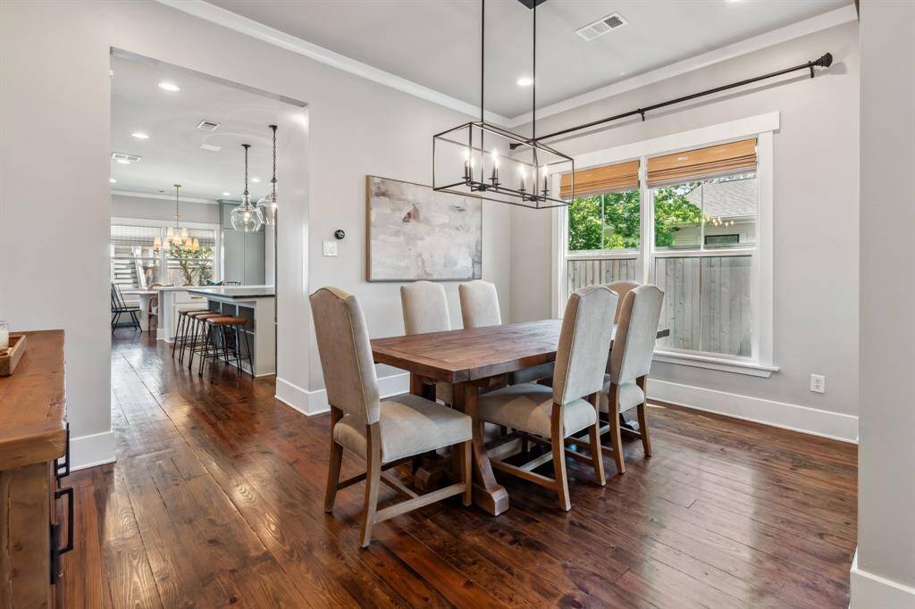 Ideally located between the living room and kitchen, the dining room welcomes your next dinner party with an attractive box chandelier.