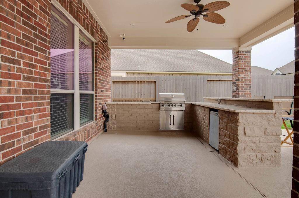 Outdoor Kitchen