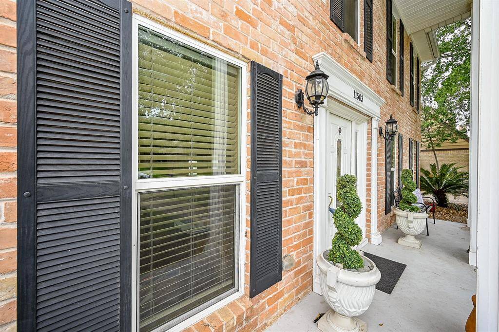Plantation shutters