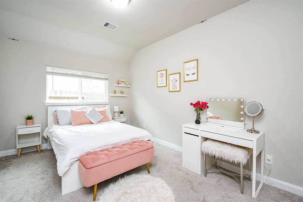 Another spacious secondary bedroom offers great natural light, from higher placed double windows, leaving more wall space for your treasures!