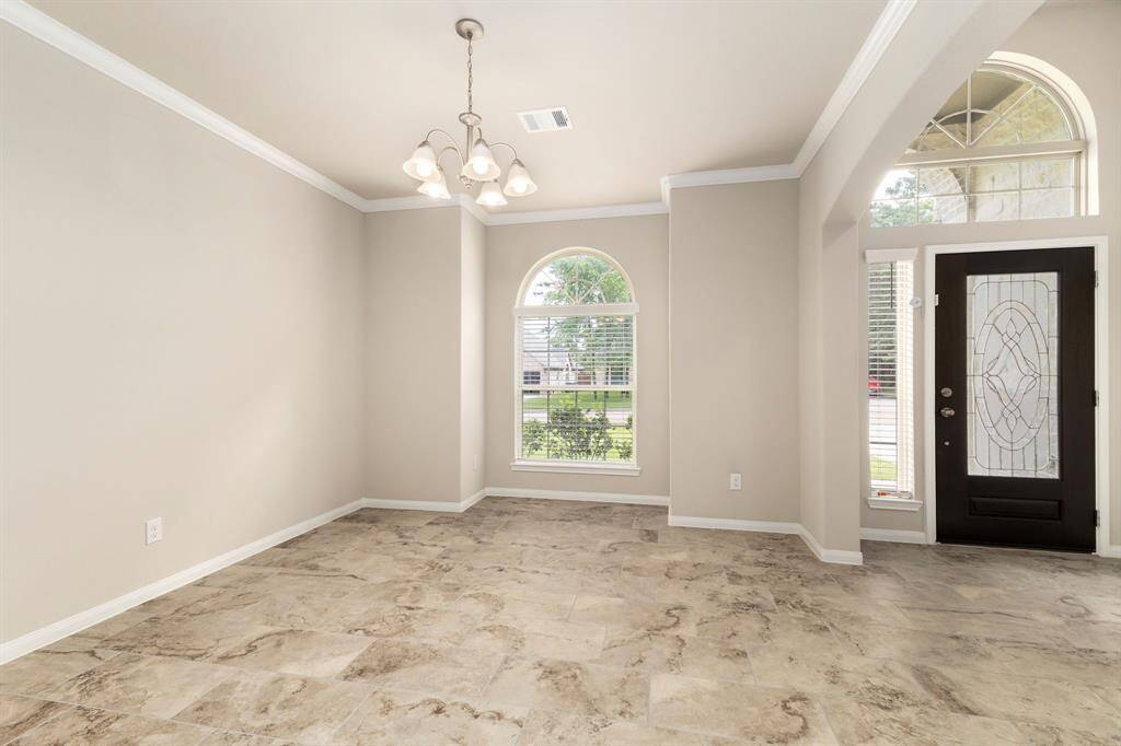 Natural light throughout