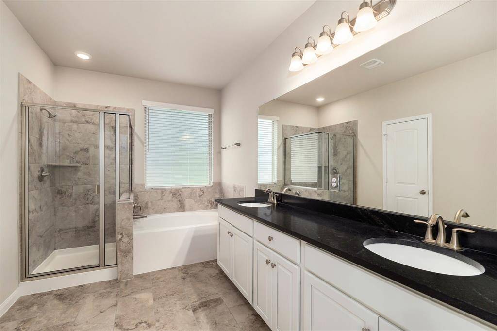Dual sinks and large closet