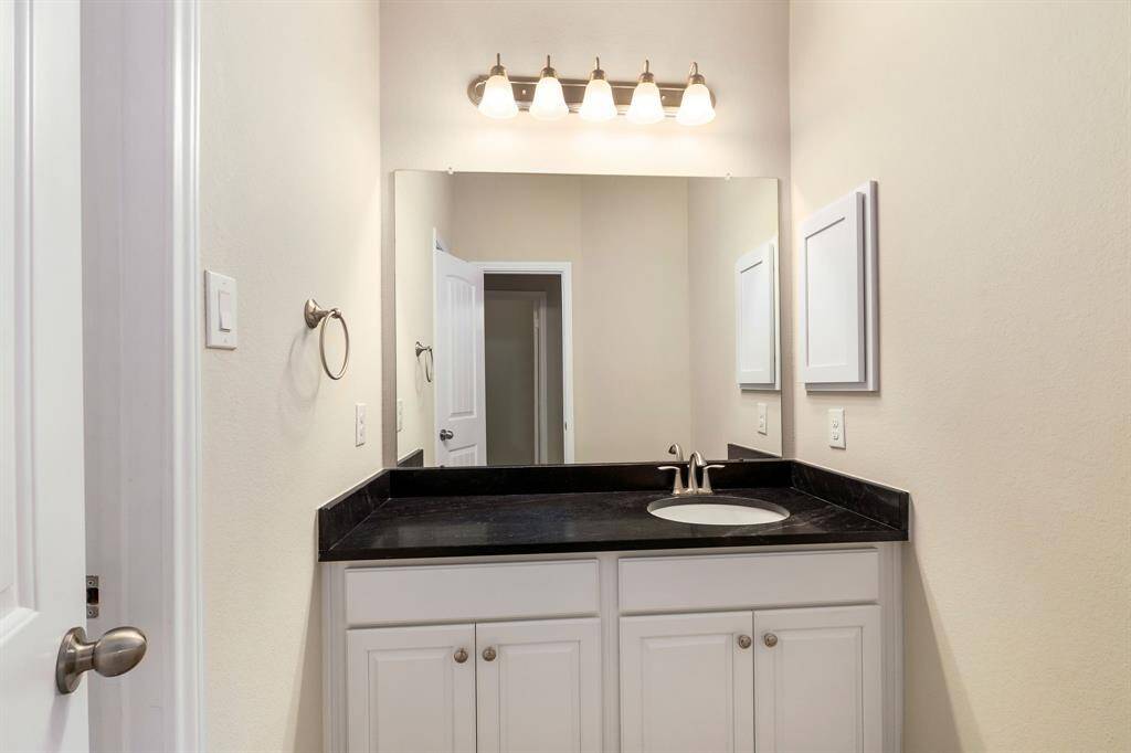 Full secondary bath