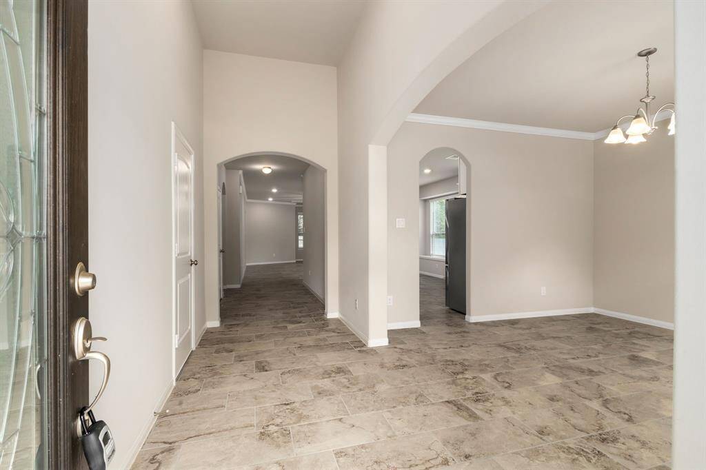 Upgraded tile throughout