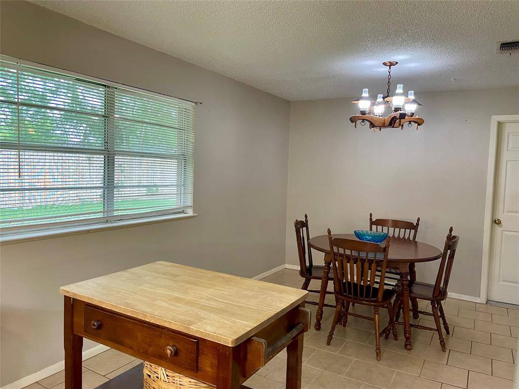 Dining Area, Vintage Country Light.