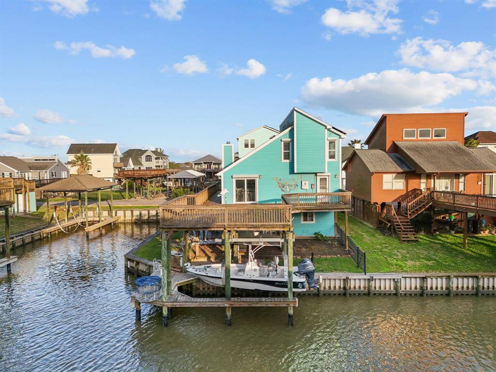 Just park your boat right here, get out, clean your fish at your cleaning station with running water, shower off and go inside. You can do all of that right here!