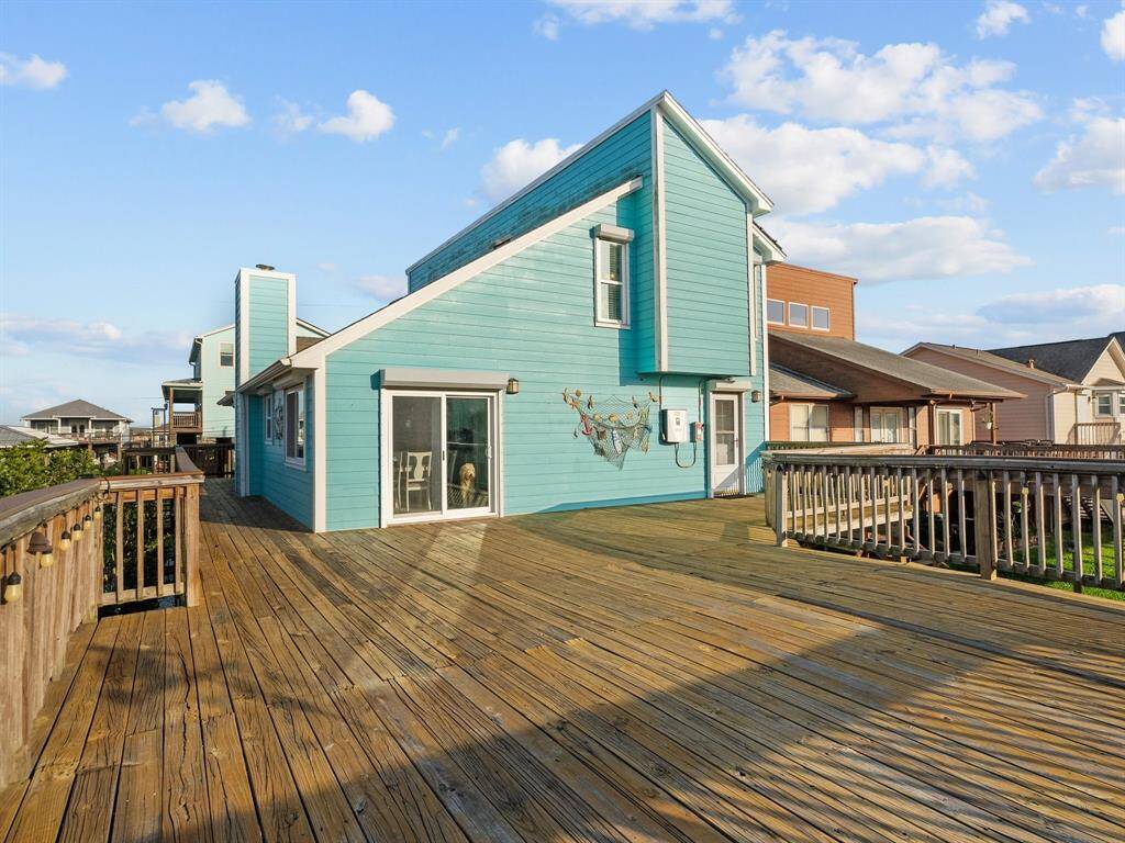 Just in case you didn't notice, there is a lot of room on this 1200 SF deck!