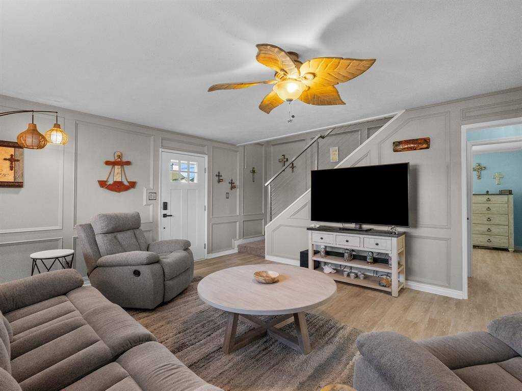 Neutral tones and natural light make this room easy to add your favorite colors into it. Go muted or go wild with your choice of decor.