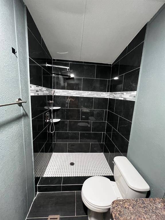 Secon full Bath with standing shower
