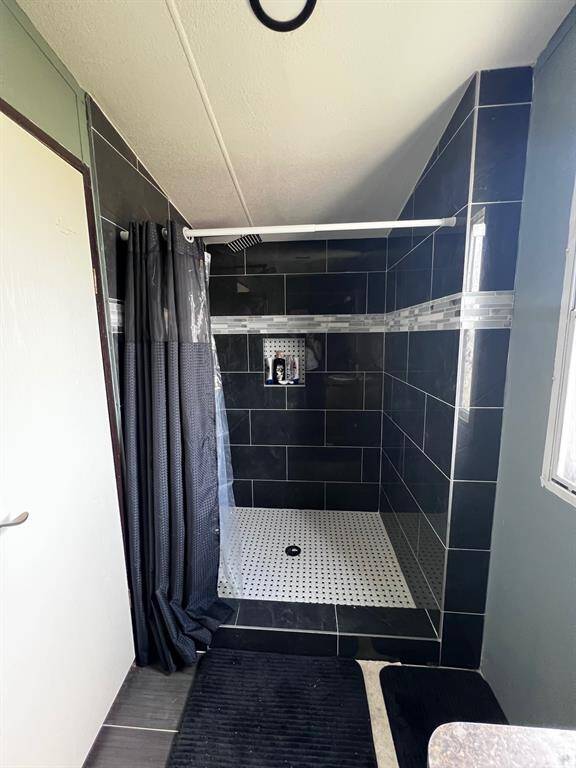 Principal standing shower