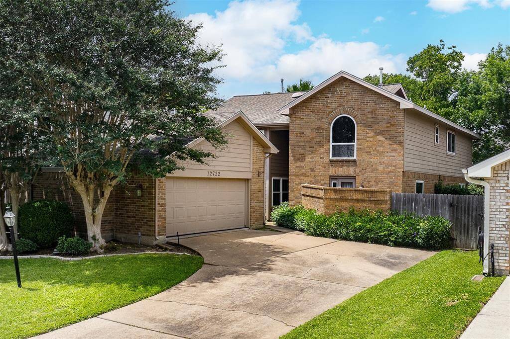 Charming residence in the Energy Corridor vicinity with easy access to Westpark Tollway, HW6, and Beltway 8.