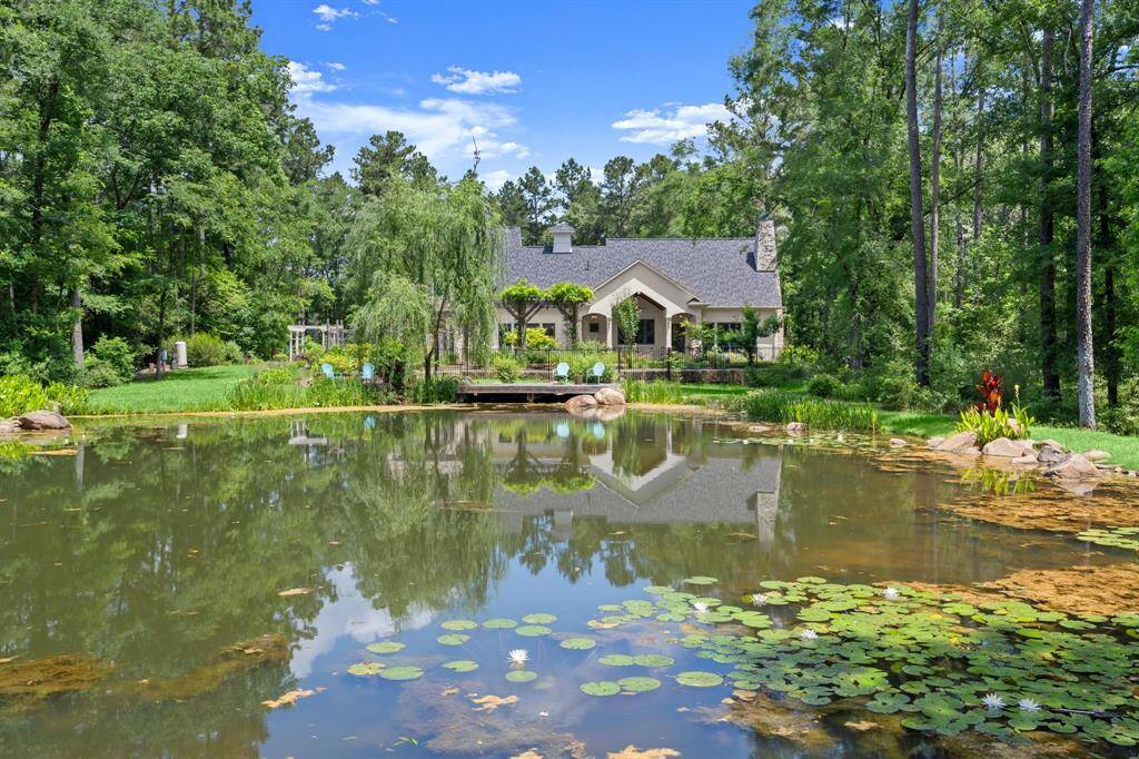 The fully stocked, private pond, designed with Texas A&M, is a harmonious ecosystem including bass, perch, red eared turtles, bullfrogs & more.