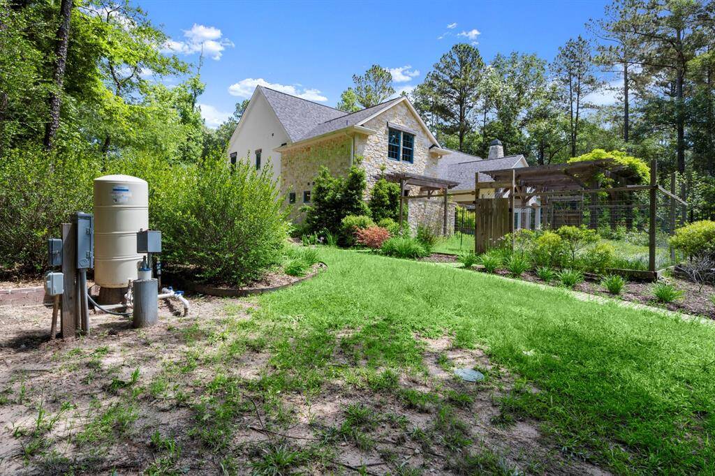 Private water-well, currently one of only three in all of Texas Grand Ranch provides the water supply for the property's irrigation and pond replenishment needs.
