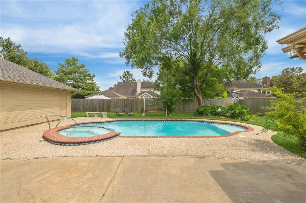 Lots of room to entertain in the backyard!