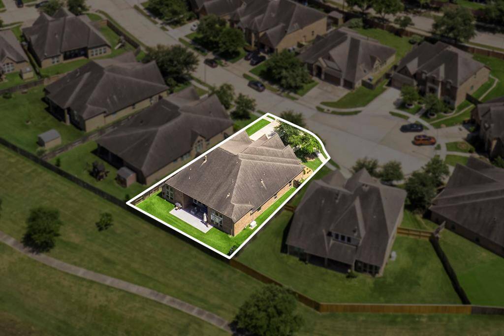 This home sits on a large lot with ample yard space in front and the back, lush landscaping and a well-maintained yard. Plenty of space to accommodate guest parking and situated on a quiet cul-de-sac street with no back neighbors in the Shadow Creek Ranch community.