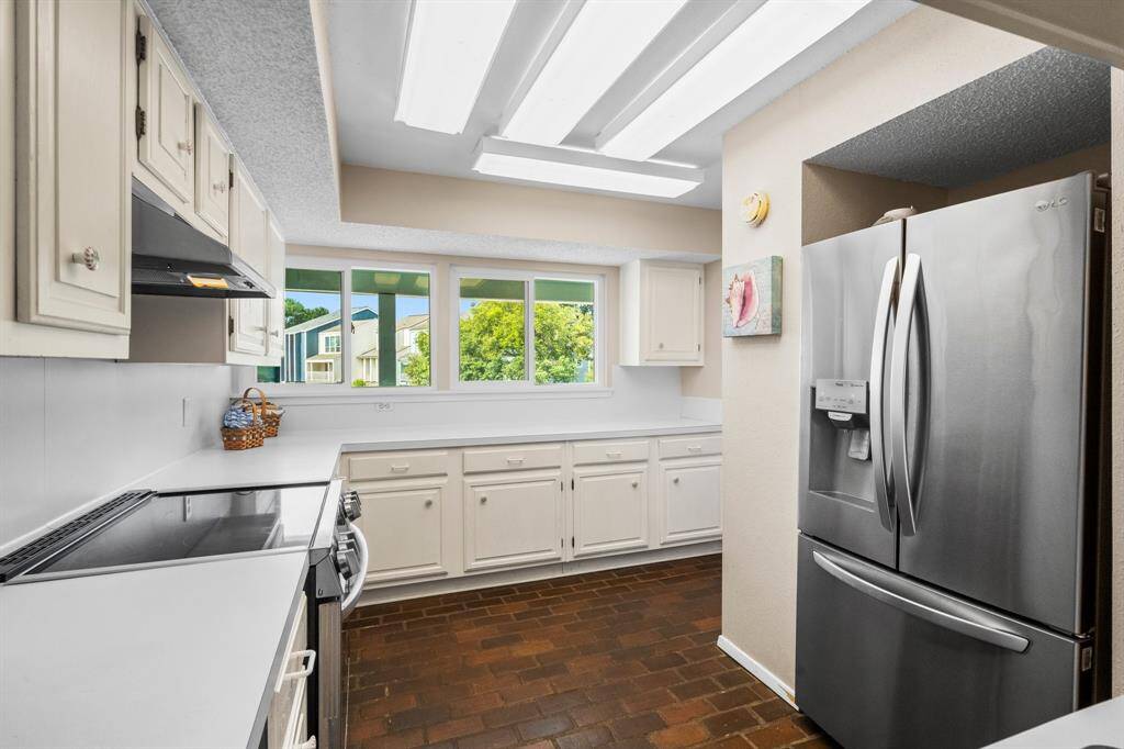 Fully equipped Kitchen with all major applicances