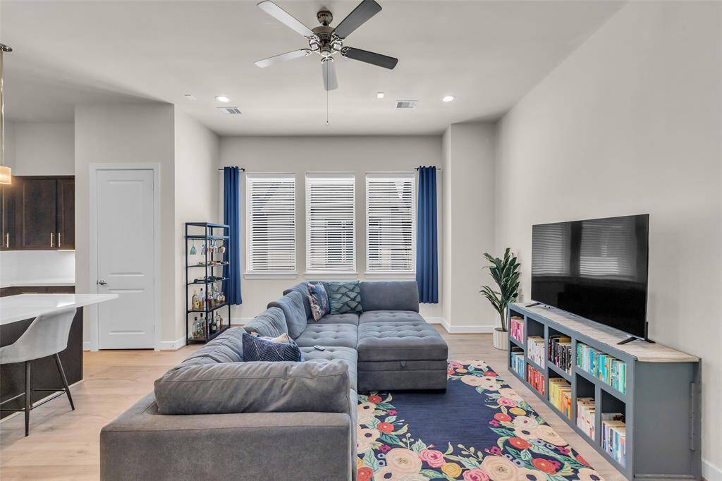 Lots of space for an oversized sectional!
