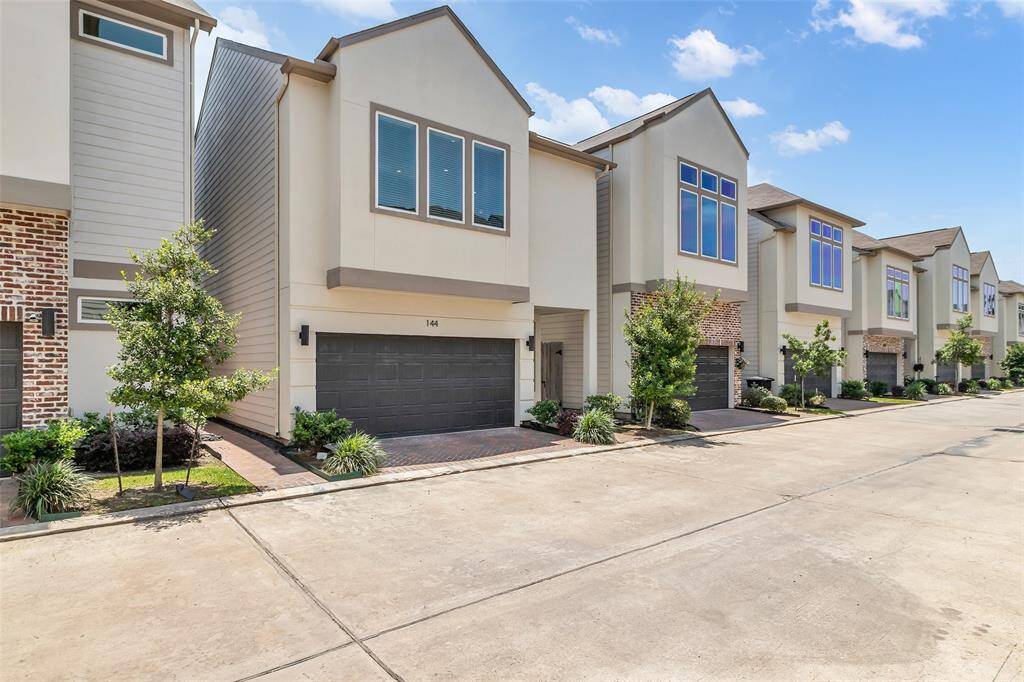 Park At Yale is a lovely gated community in the heart of Independence Heights.