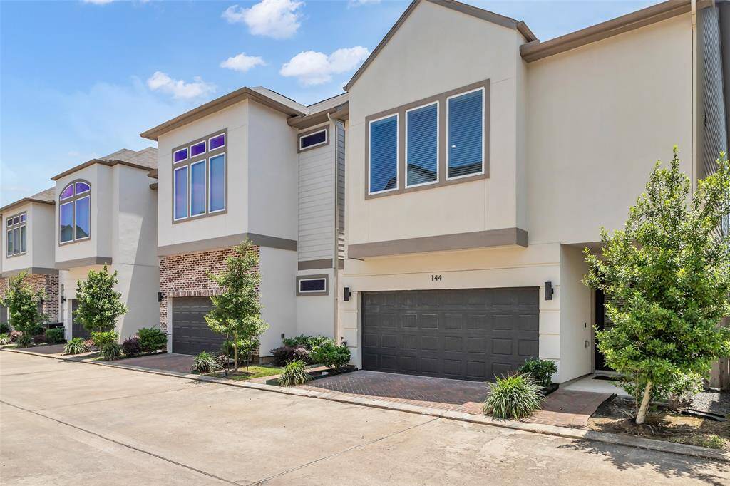 Conveniently located in close proximity to the restaurants, shops and entertainment on Shepherd Dr.