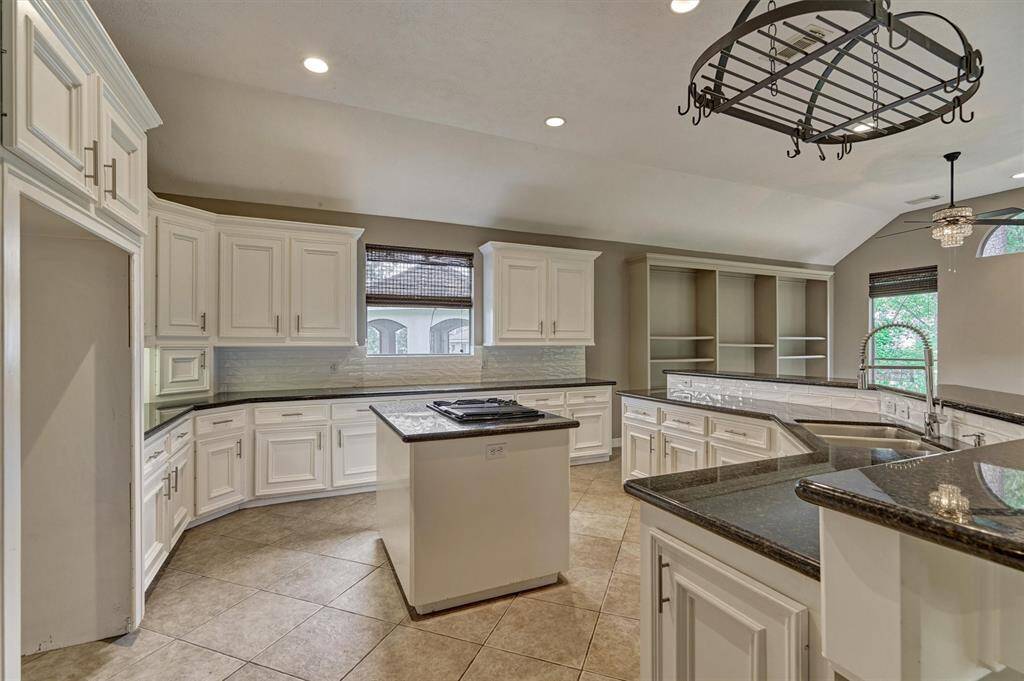 Center island gas cooktop.