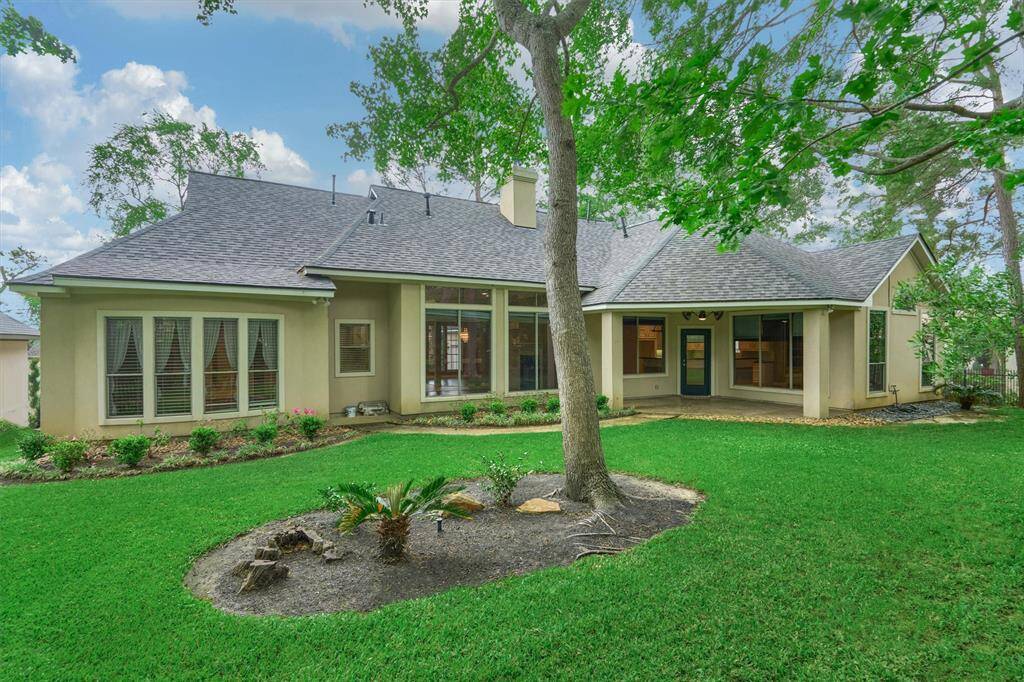 Picturesque setting in the backyard.