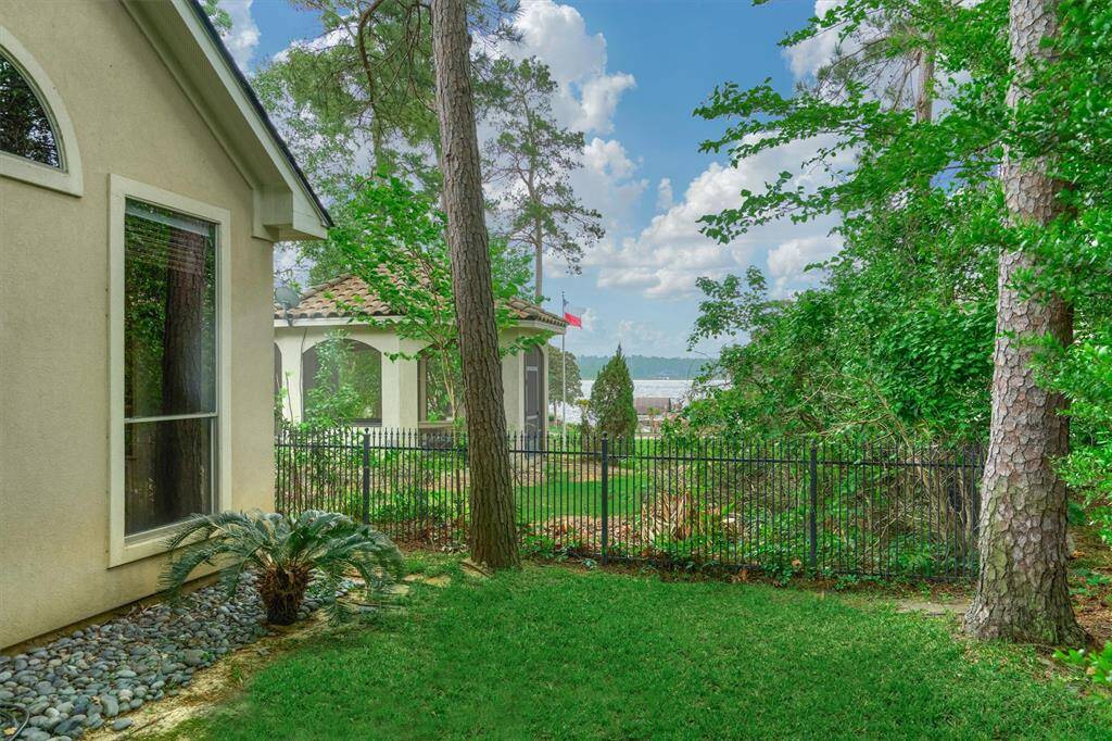 A view of the beautiful Lake Conroe can be seen from the back yard.