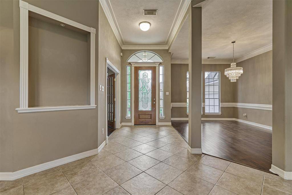 A look back at the foyer.