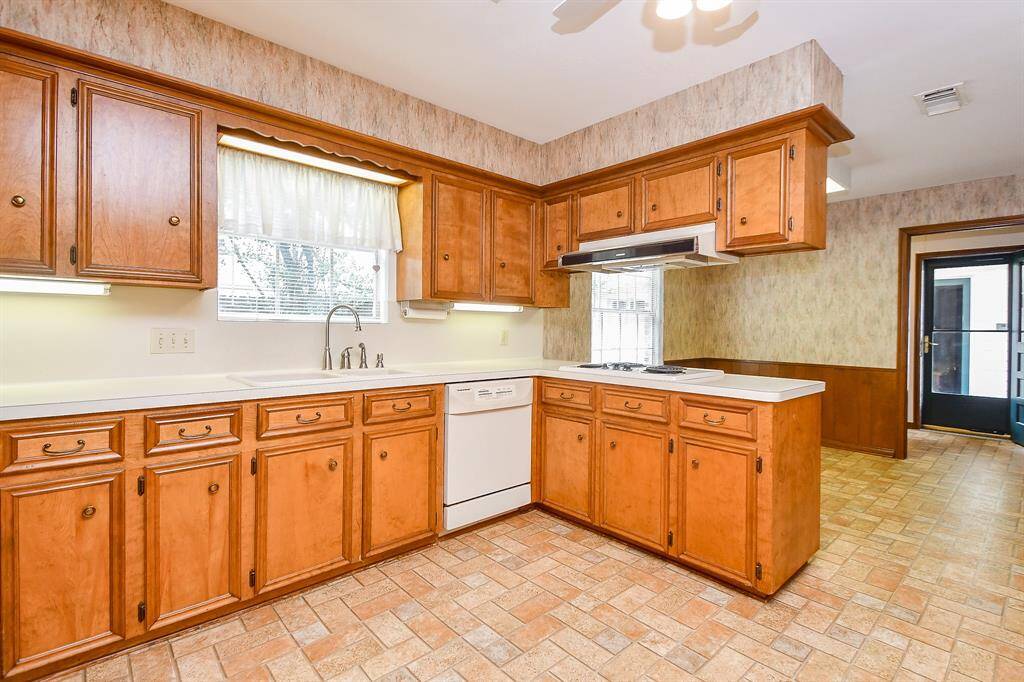 The breakfast room adjoins the kitchen. The utility room is right behind the breakfast area.