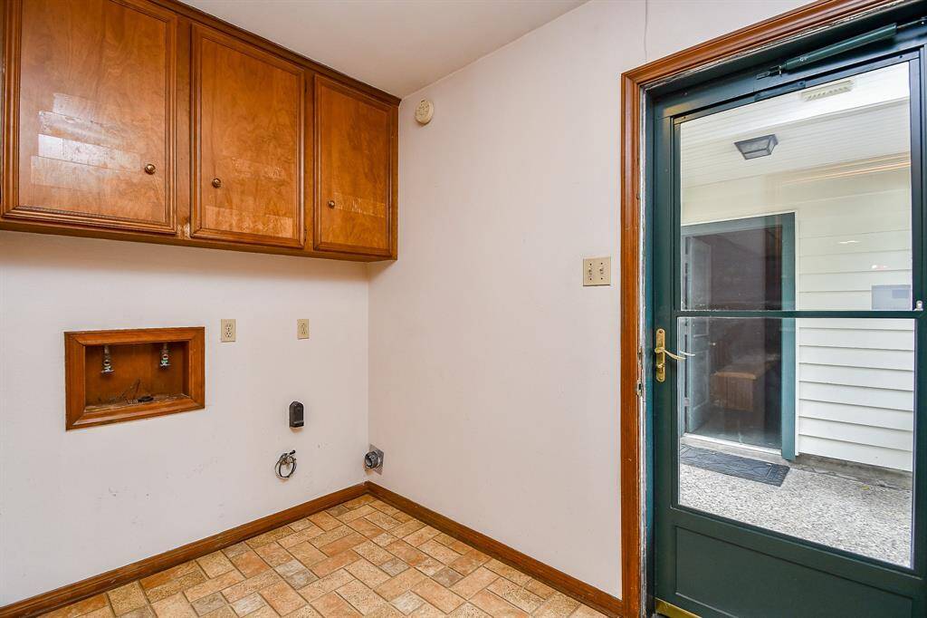 The utility/mud room is at the back entry and off the kitchen / breakfast area.
