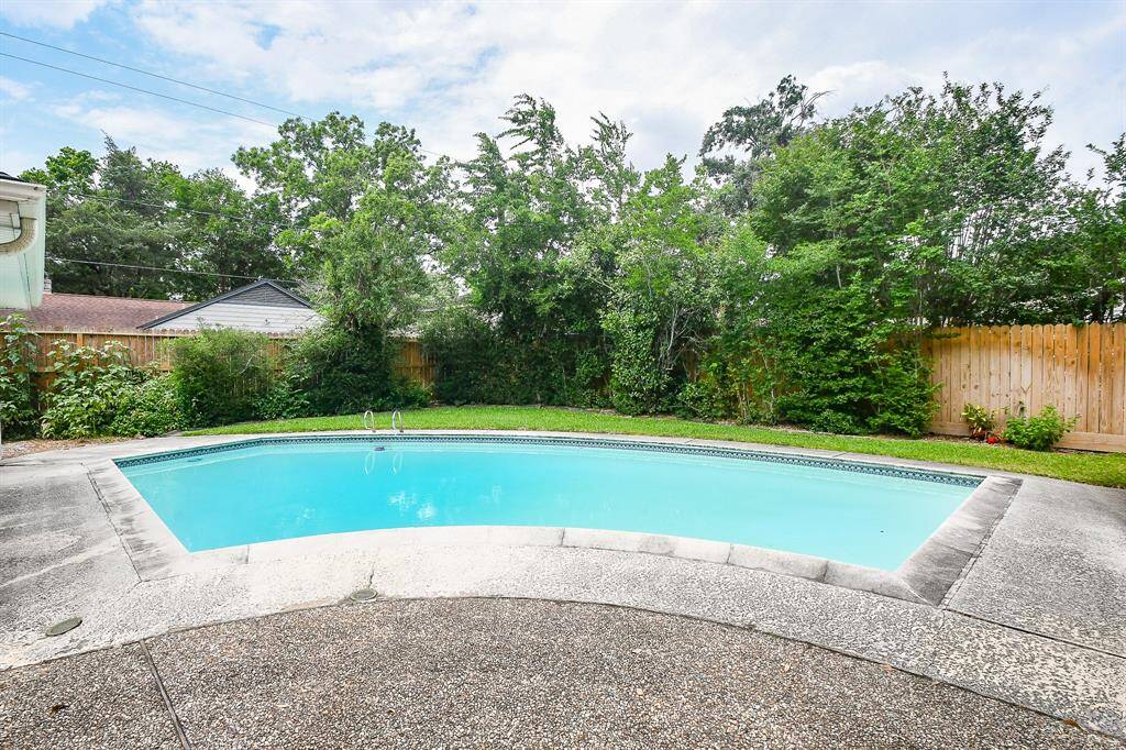 Another view of the pool.
