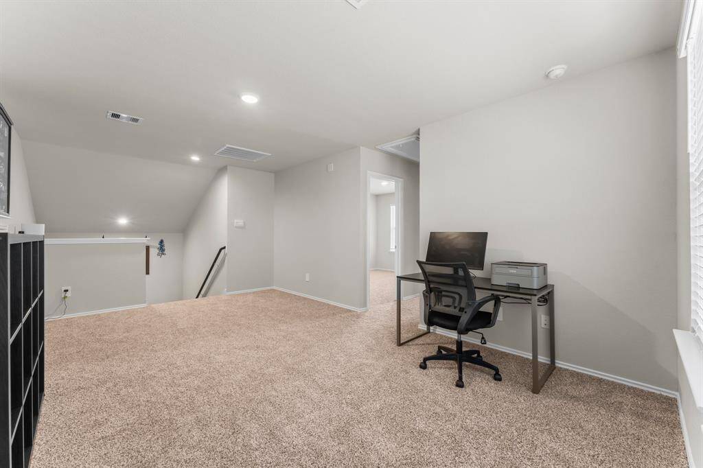 Large loft perfect for a playroom, game room or  home gym.